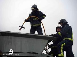 Arde un vagón cargado de carbón en la estación de El Berrón