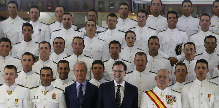 Los nuevos oficiales de la Escuela Naval de Marín recibieron sus despachos