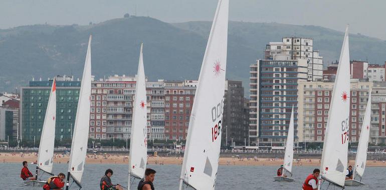 Se disputaron 4 mangas del Trofeo de Verano de Vela Ligera este fin de semana