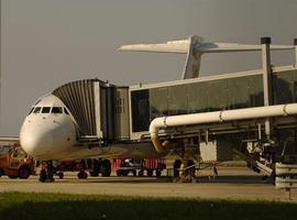 Asturias y 39 aeropuertos más sacan a concurso licencias de handling y combustible