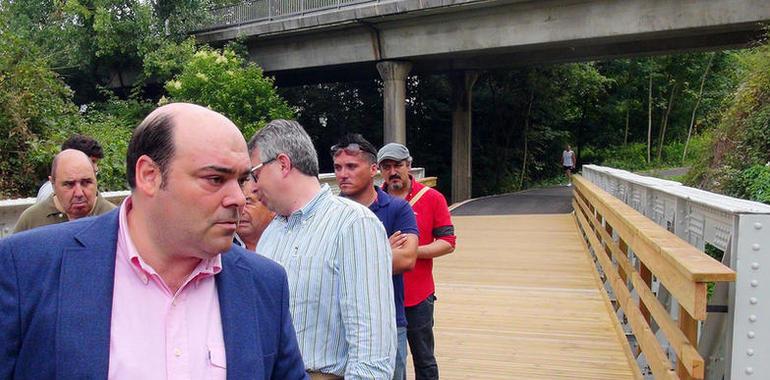 Caunedo estrena el paseo del Nora en el entorno de La Corredoria