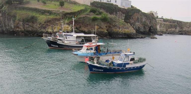 Cantabria caltién paralizaos los permisos de pesqueros dAsturies y culpal Principáu