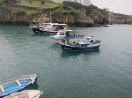 Cantabria caltién paralizaos los permisos de pesqueros dAsturies y culpal Principáu