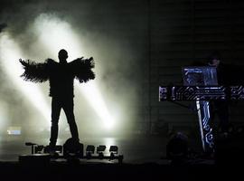 Pet Shop Boys electrica a un público puesto en pie