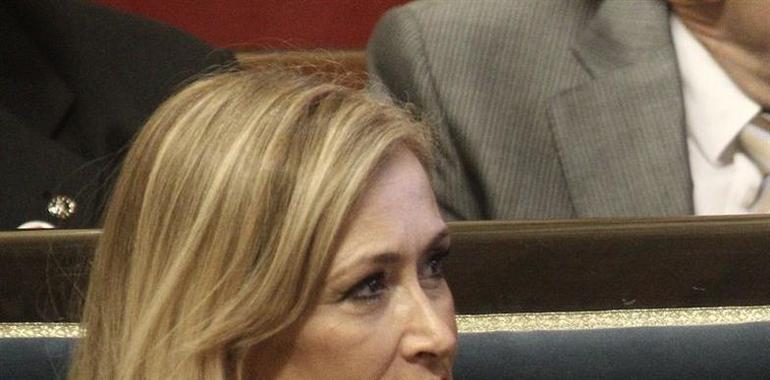 Cifuentes: La so homóloga en Cataluña "actuará cola llei na mano" escontra la consulta