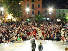 El gijonés Adrián Conde elevado al podio del Campeonato del Mundo de Magia de Calle