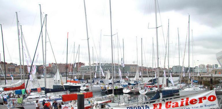 La Gaitero, fondeada en Gijón tras una lenta travesía que lideró Beelzebuth 4