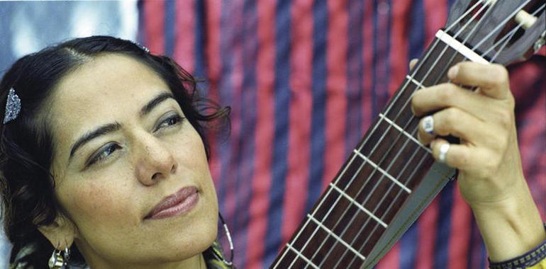 Lila Downs torna a los raigaños nel so nuevu trabayu