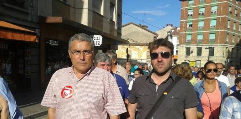 Cientos de manifestantes marchan en protesta contra el ERE del Matadero Central