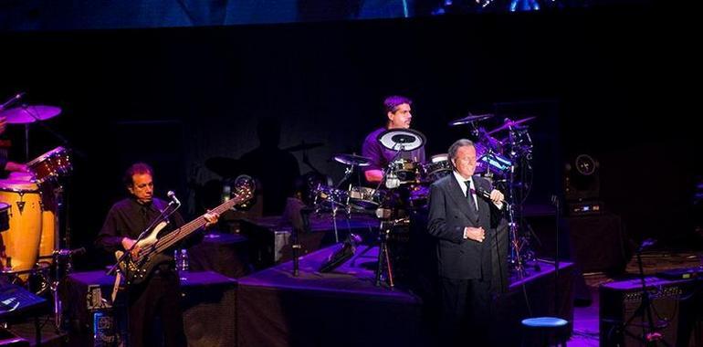 Julio Iglesias ofrece en Starlite una noche irrepetible con un concierto único