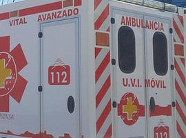 Trasladan al hospital de Arriondas a un accidentado en Cuevas del Mar 