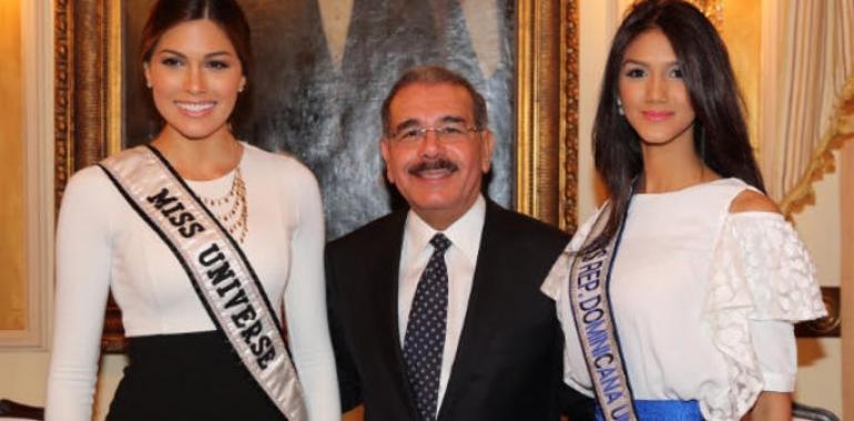 Presidente Medina recibe a Miss Universo y a Miss República Dominicana