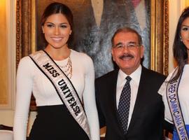 Presidente Medina recibe a Miss Universo y a Miss República Dominicana