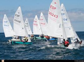 La Bahía de Gijón acogió la última jornada del Trofeo de Verano de Vela Ligera