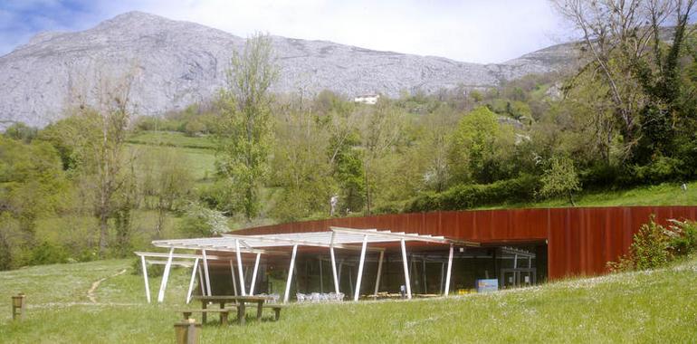 La tonada asturiana toma el Parque de la Prehistoria de Teverga