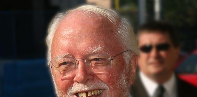 Muerre lactor y director británicu Richard Attenborough