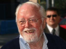 Muerre lactor y director británicu Richard Attenborough