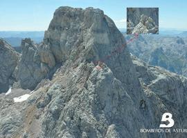 Rescatan, ileso, un montañero enriscado en Sain Saud, Cabrales