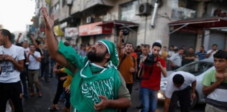 Los palestinos celebran la entrada en vigor del alto el fuego indefinido en Gaza  