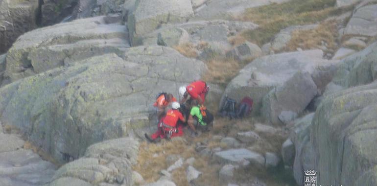 Protección Civil evacua a un montañero indispuesto en Navalperal de Tormes 