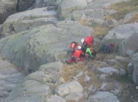 Protección Civil evacua a un montañero indispuesto en Navalperal de Tormes 