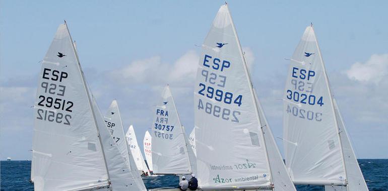 Pedro y Sofía Barreto lideran el Campeonato europeo de Snipe en Gijón