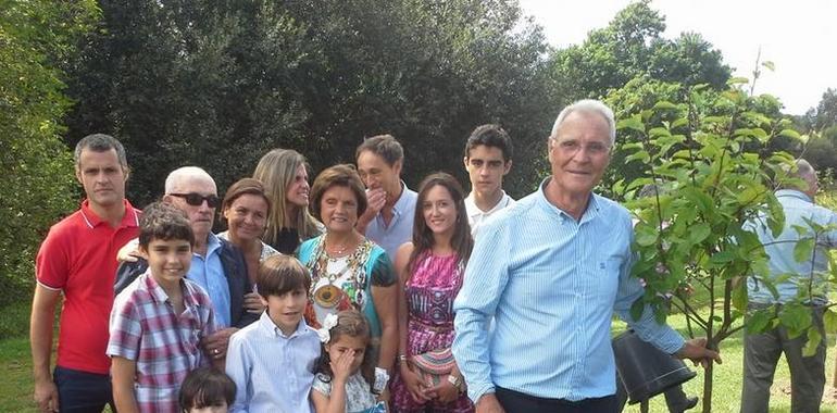 Homenaje llagarero a Gustavo Costales, de Sidra Frutos, premio tonel de Oro 