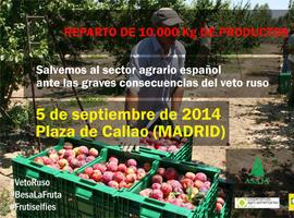 Reparto masivo de frutas en Madrid en protesta por el veto ruso