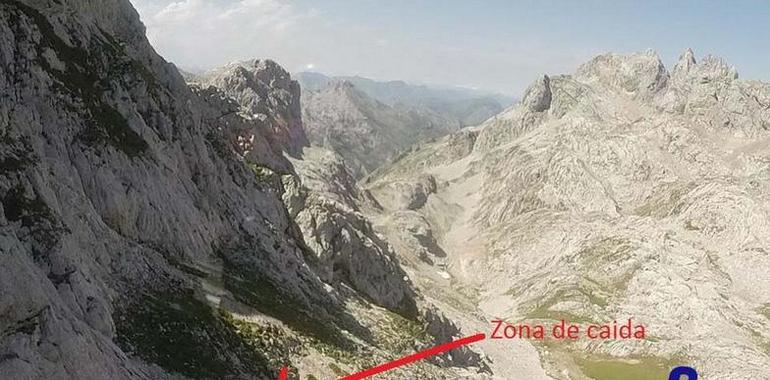 Bomberos de Asturias rescatan dos escaladores despeñados en Vegahuerta, León