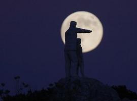 La tercera superluna del año iluminará el cielo esta noche 