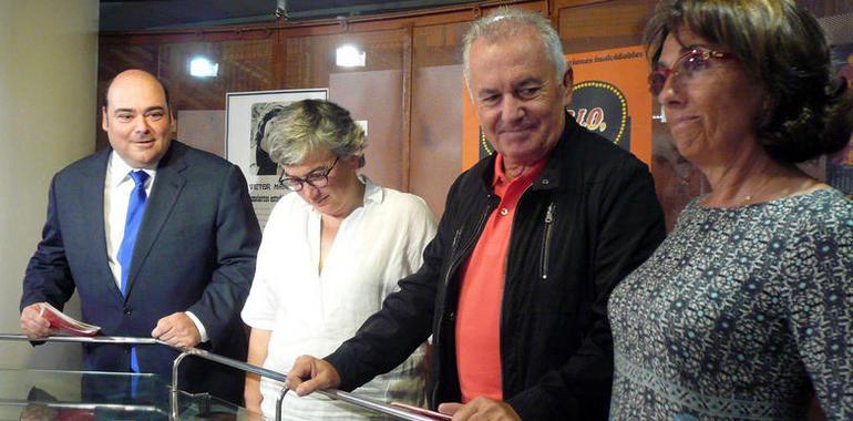 Victor Manuel, el escritor de canciones, en la Biblioteca de Asturias