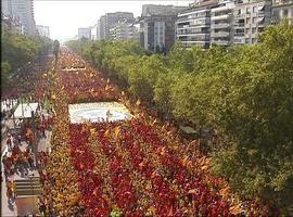 Una V humana de once kilómetros por la independiencia de Cataluña