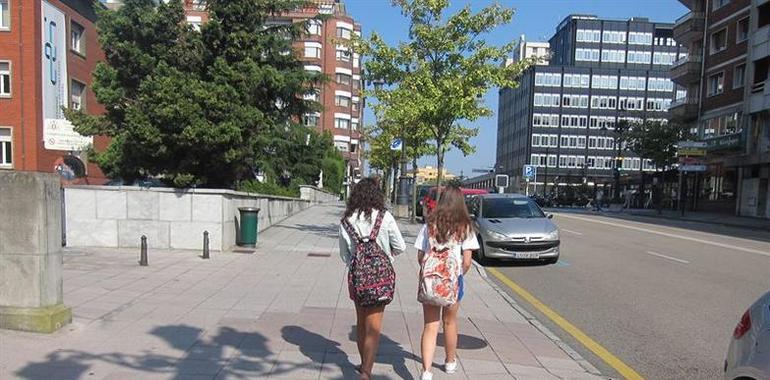 La Obra Social de La Caixa proporciona mochilas con material escolar a 1.800 escolares asturianos