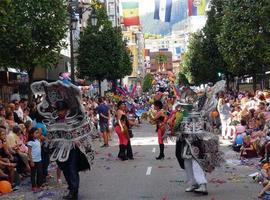 Un bullicioso #Desfile del #Día de #América en #Asturias cubrió el centro de #Oviedo