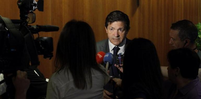 El Presidente responde a IU que el Salario Social ya está incluido en los presupuestos de 2015