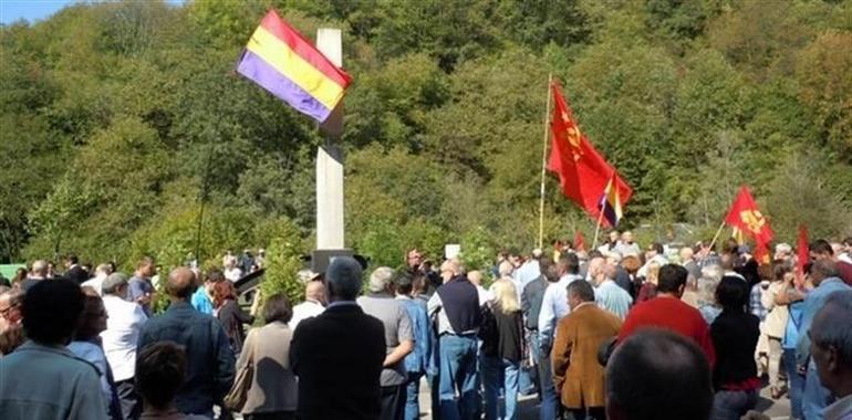 Homenaje ciudadano a los asesinados en el Pozu Fortuna