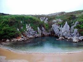 5.000 firmes contra un aparcamientu na playa #Gulpiyuri (Llanes)