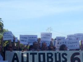 Vecinos de 12 pueblos de Oviedo cortan carretera reclamando líneas 6 y 16 de TUA