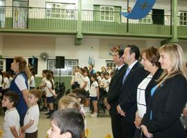 Martínez pone el Colegio Covadonga, en Santa Fe, como ejemplo de solidaridad asturiana