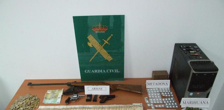 3 vecinos de Cangas del Narcea detenidos por venta de drogas y tenencia de armas