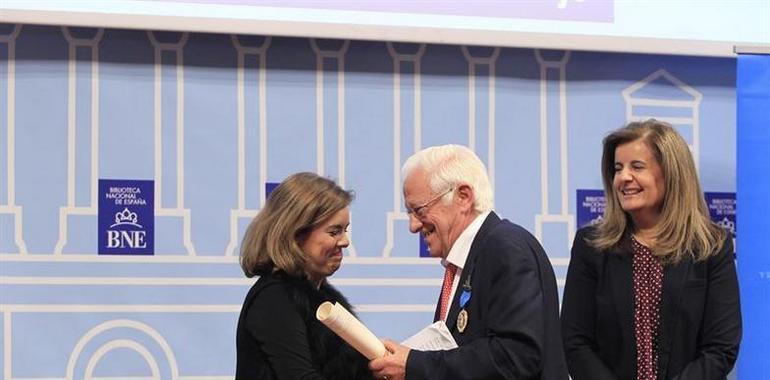 El mierense padre Ángel recibe la Medalla de Oro al Mérito en el Trabajo