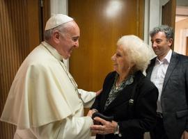 El papa recibió a la argentina Estela de Carlotto y a su nieto  