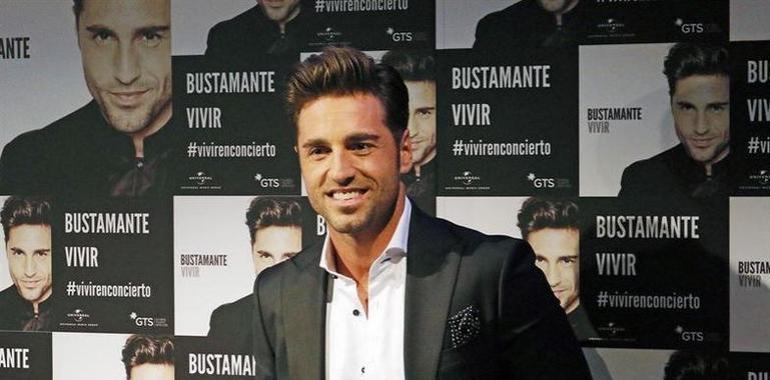 #David #Bustamante canta a Vivir en Oviedo