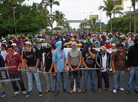 Manifestantes ocupan fiscalía estatal mexicana por 43 estudiantes desaparecidos  