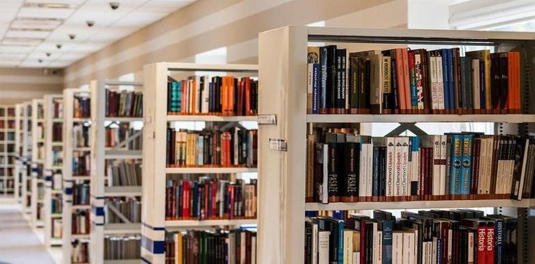 Cultura destina 20.000 euros a comprar libros en asturiano para las Bibliotecas Públicas