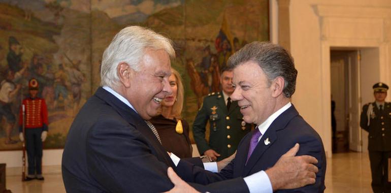 El expresidente #Felipe #González recibe la nacionalidad colombiana