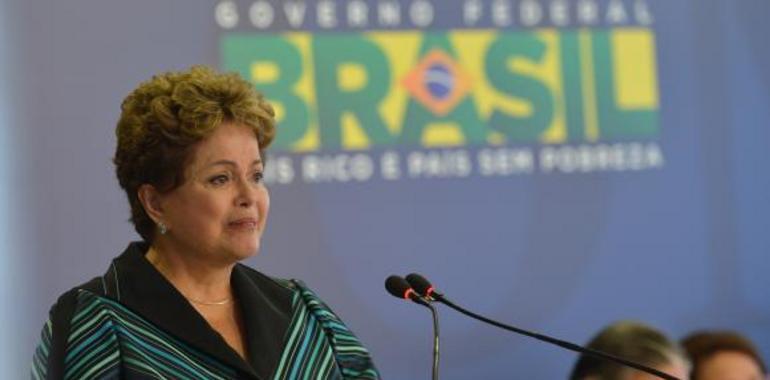 Dilma chora ao receber relatório sobre ditadura e diz que país merece a verdade