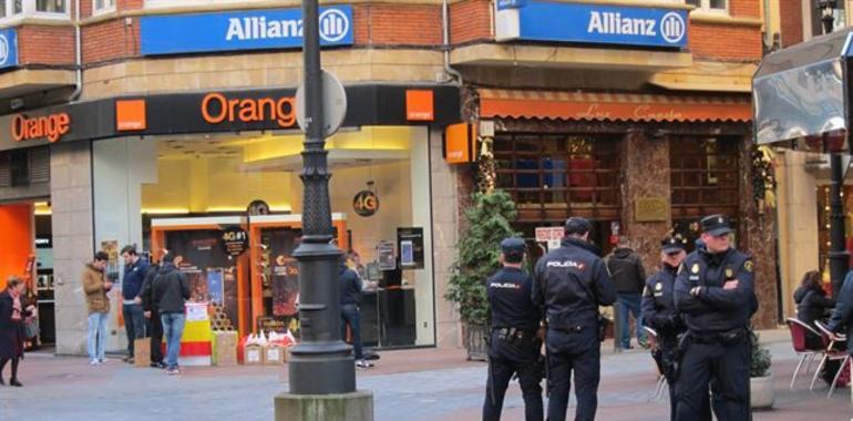 Amplio despliegue policial ante la recogida de alimentos para españoles de Falange