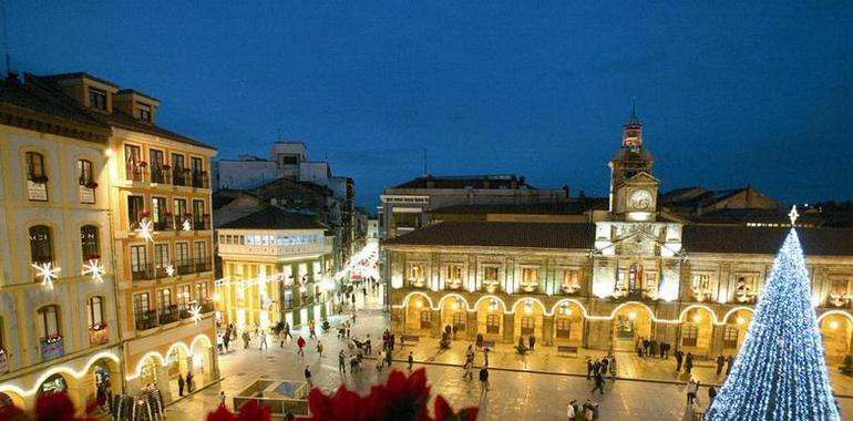 El tradicional brindis navideño de los alcaldes de Gijón, Oviedo y Avilés va por el municipalismo