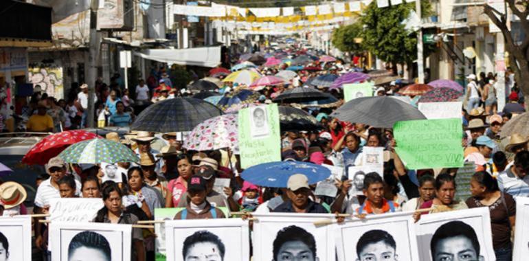 Miles de mexicanos reclaman al gobierno por los #estudiantes de #Ayotzinapa 